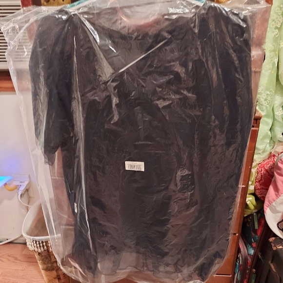 EPIC HAUNTED MANSION MADAME LEOTA  SpOOky Black Top with the "MADAME" XL Disney - Picture 2 of 8